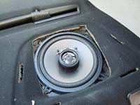 Установка Тыловая акустика DLS 225 в BMW 5-series