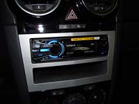 Установка Автомагнитола Sony DSX-S200X в Opel Corsa