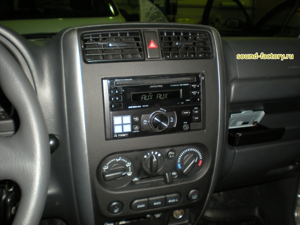 Установка: Автомагнитола в Suzuki Jimny