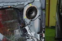 Установка Тыловая акустика DLS 426 в Toyota Alphard